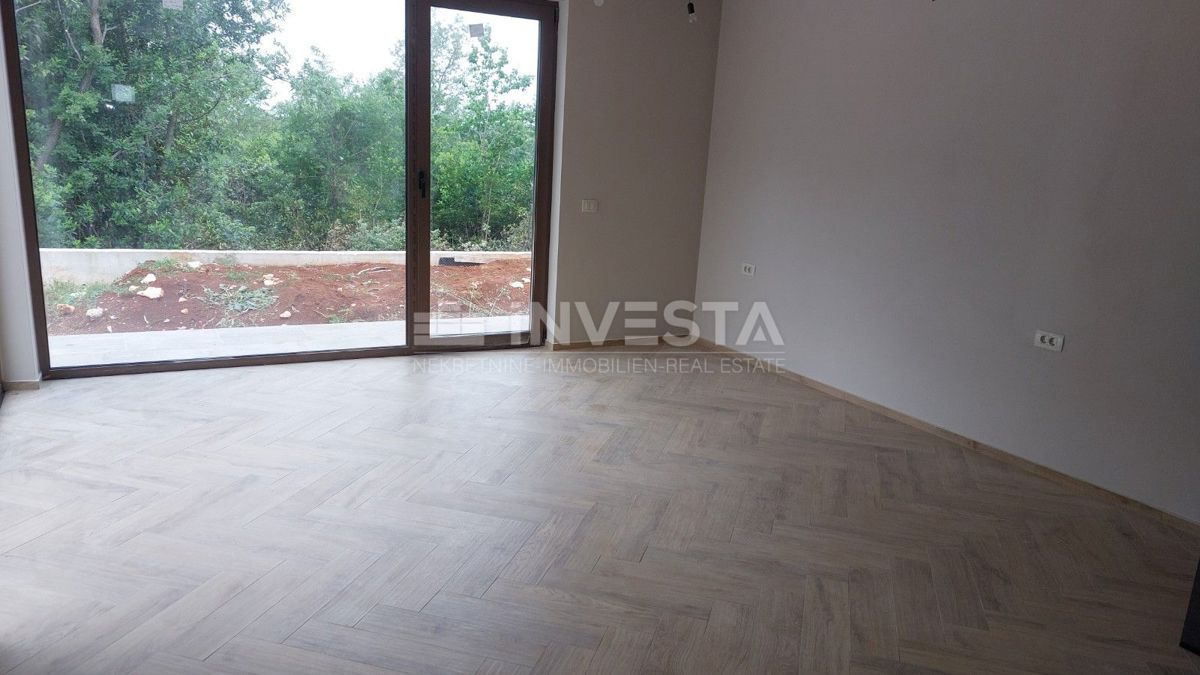 Razkošna moderna vila z ogrevanim bazenom