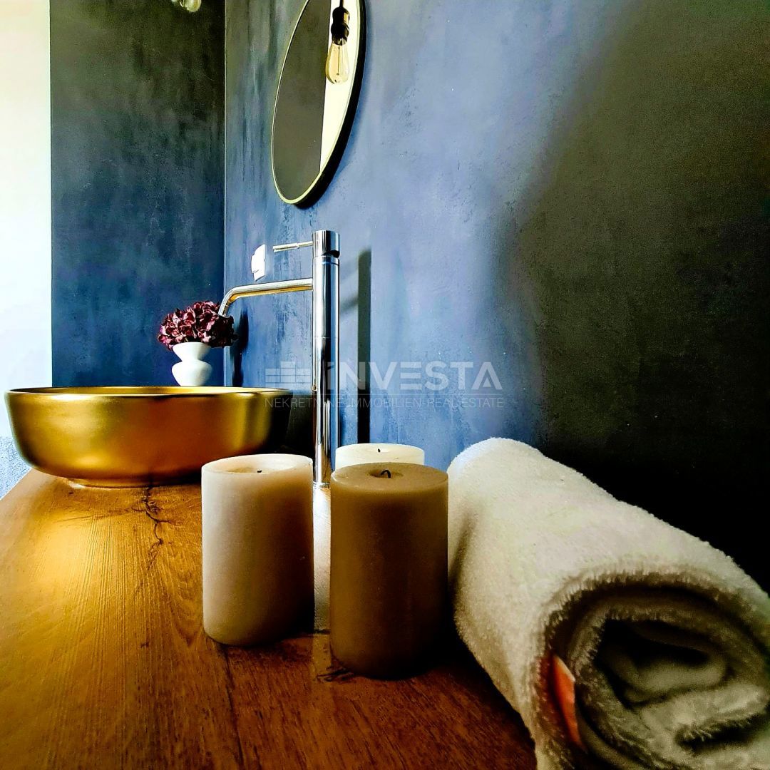 Moderna samostojna vila z bazenom, 1800 m² zemljišča