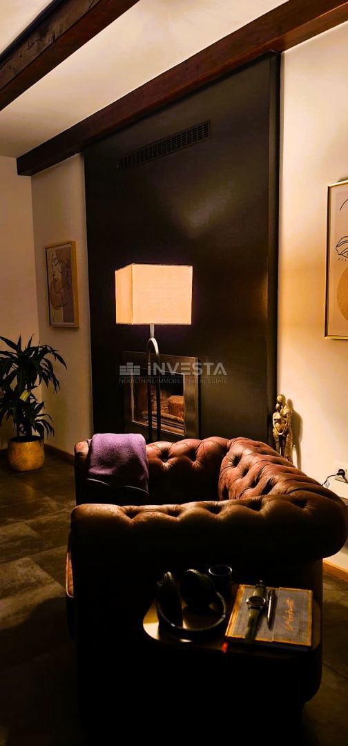 Moderna samostojna vila z bazenom, 1800 m² zemljišča