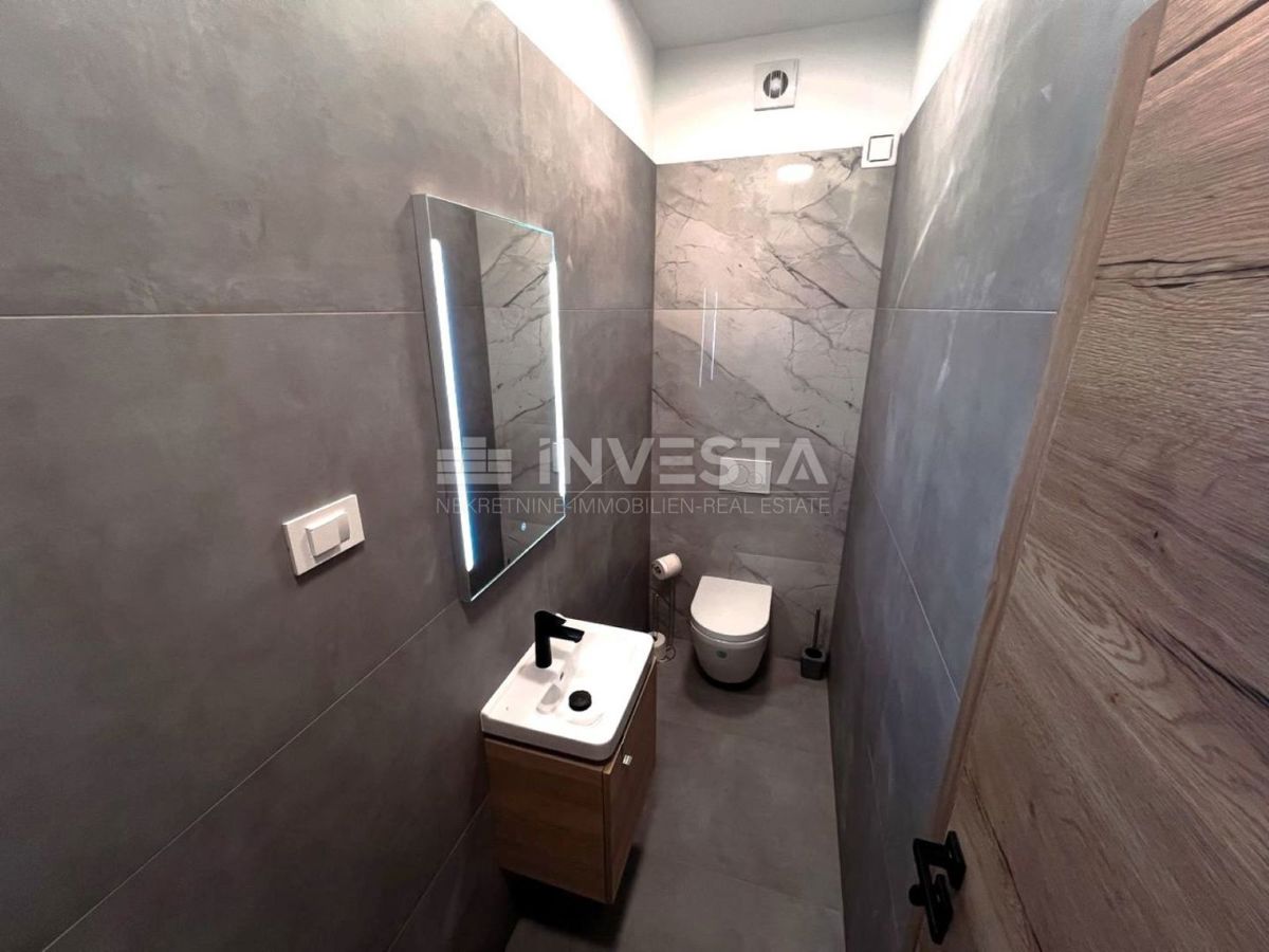 Na novo zgrajena vila z bazenom, 200 m od morja