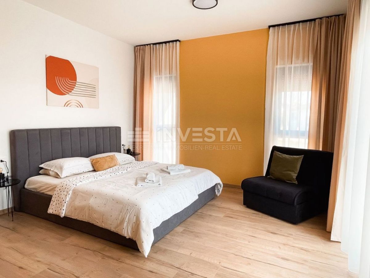 Na novo zgrajena vila z bazenom, 200 m od morja