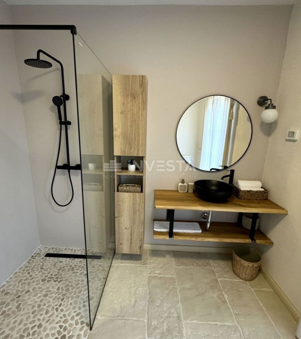 Barban, na novo opremljena hiša z bazenom