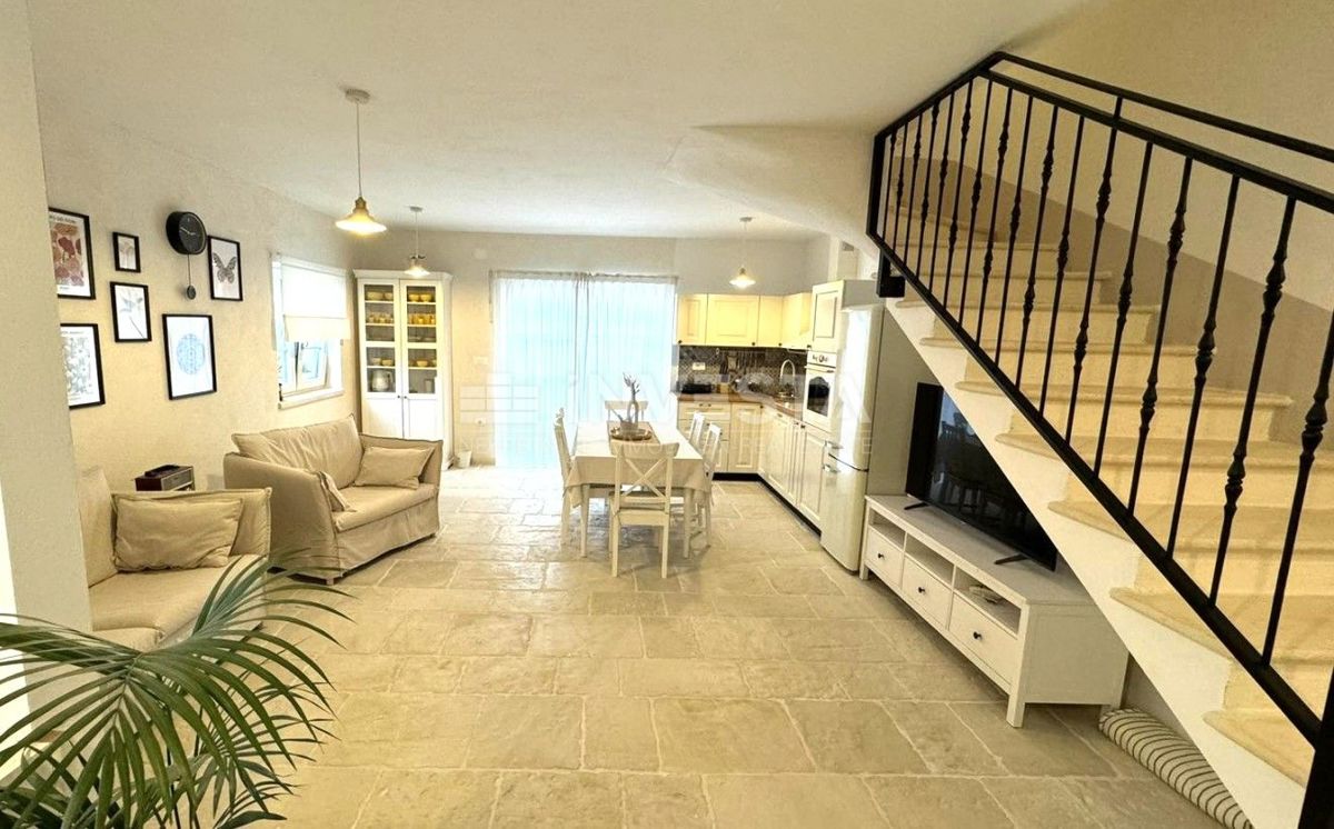 Barban, na novo opremljena hiša z bazenom