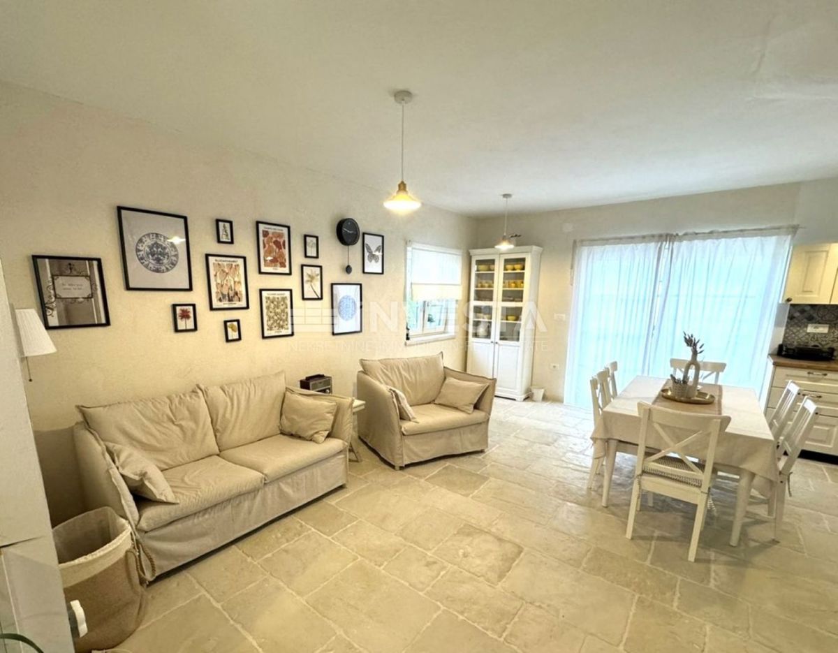 Barban, na novo opremljena hiša z bazenom