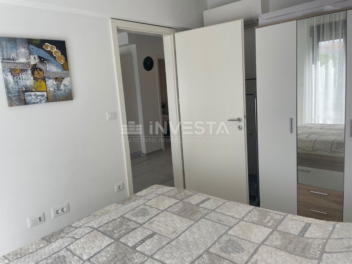 Pulj center, novo opremljeno stanovanje v 2. nadstropju, 2 spalnici, balkon