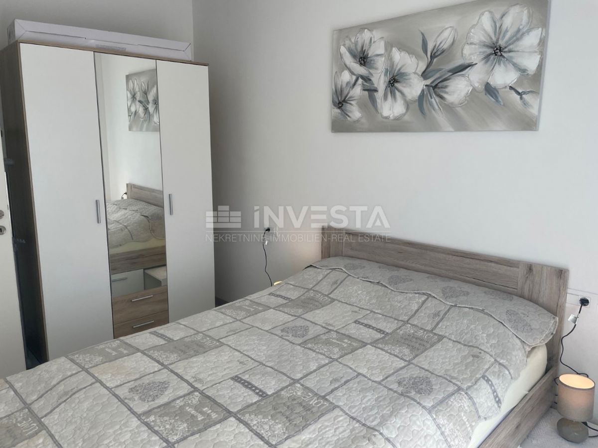 Pulj center, novo opremljeno stanovanje v 2. nadstropju, 2 spalnici, balkon