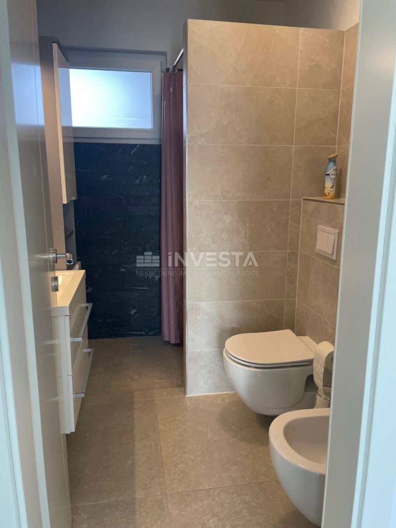 Pulj center, novo opremljeno stanovanje v 2. nadstropju, 2 spalnici, balkon