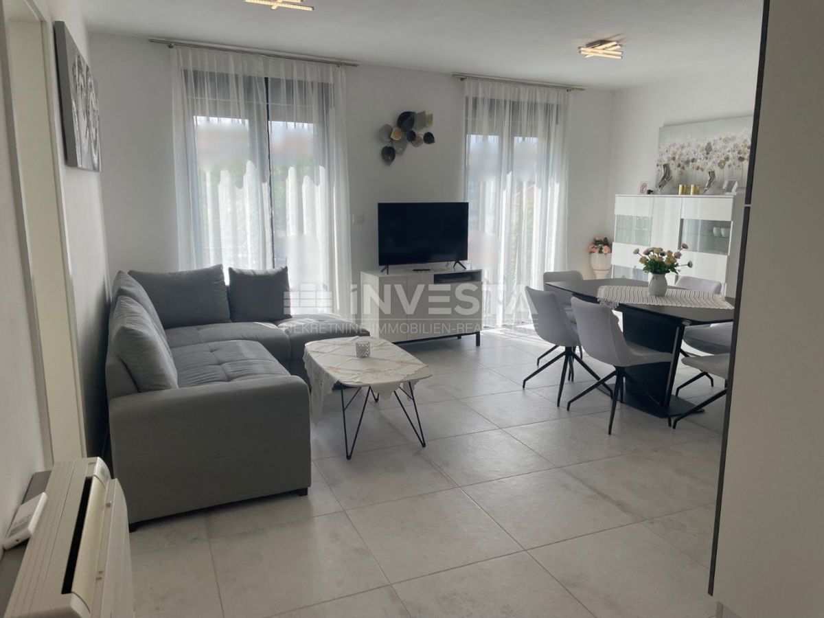 Pulj center, novo opremljeno stanovanje v 2. nadstropju, 2 spalnici, balkon