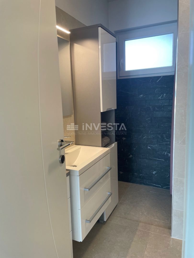 Pulj center, novo opremljeno stanovanje v 2. nadstropju, 2 spalnici, balkon