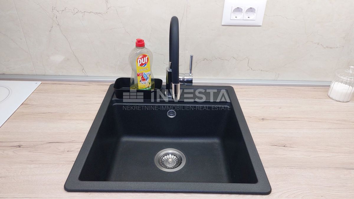 Popolnoma prenovljeno stanovanje v Červar Poratu