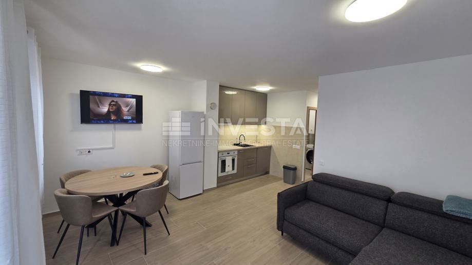 Popolnoma prenovljeno stanovanje v Červar Poratu