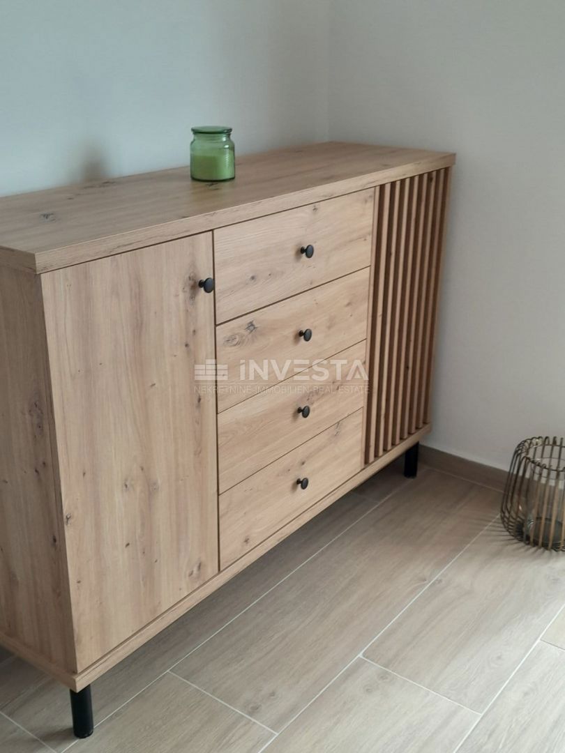 Popolnoma prenovljeno stanovanje v Červar Poratu