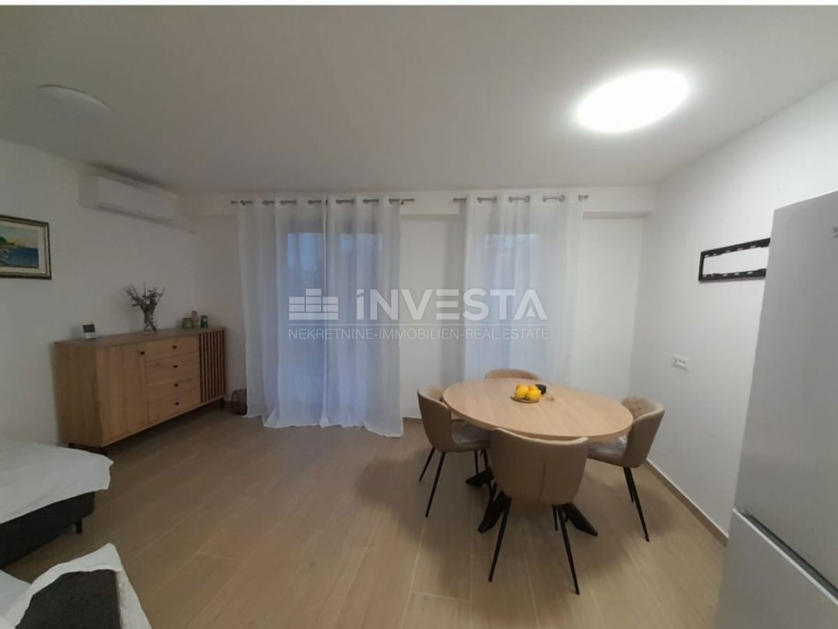 Popolnoma prenovljeno stanovanje v Červar Poratu