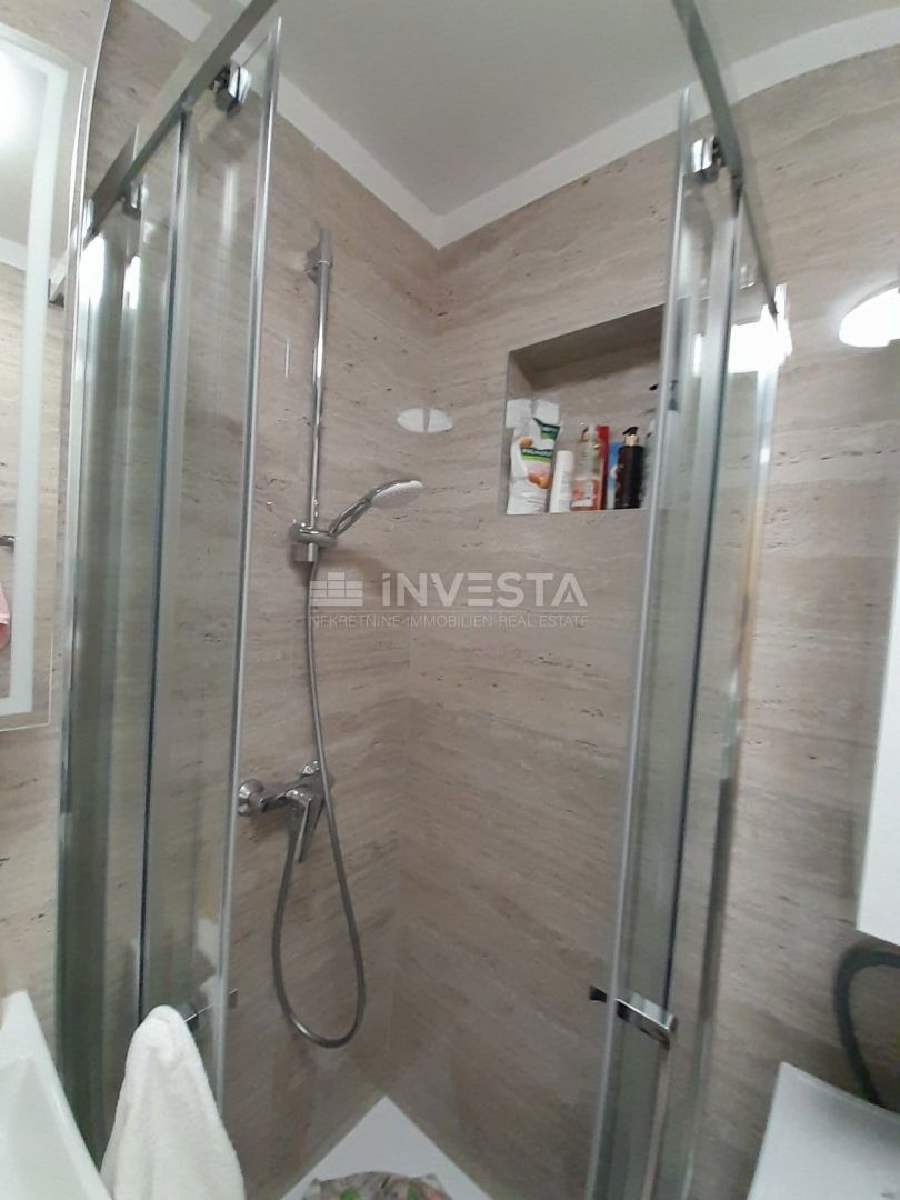 Popolnoma prenovljeno stanovanje v Červar Poratu