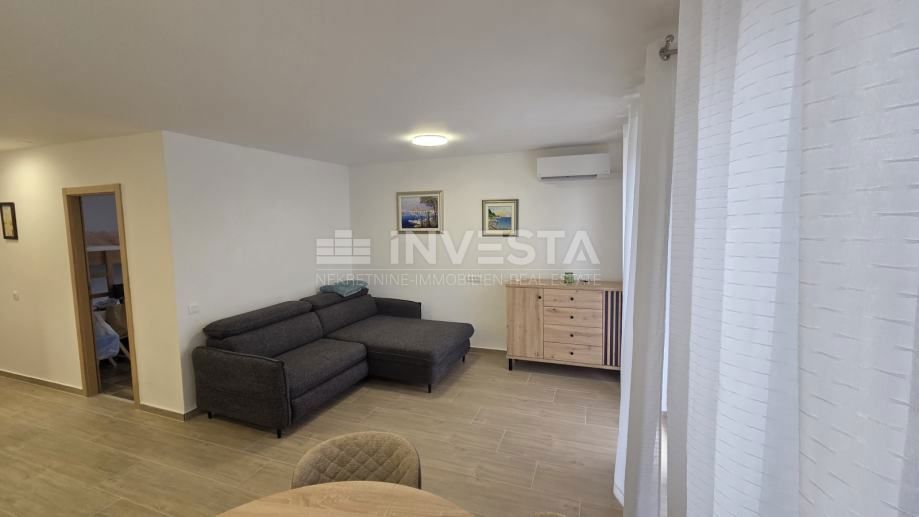 Popolnoma prenovljeno stanovanje v Červar Poratu