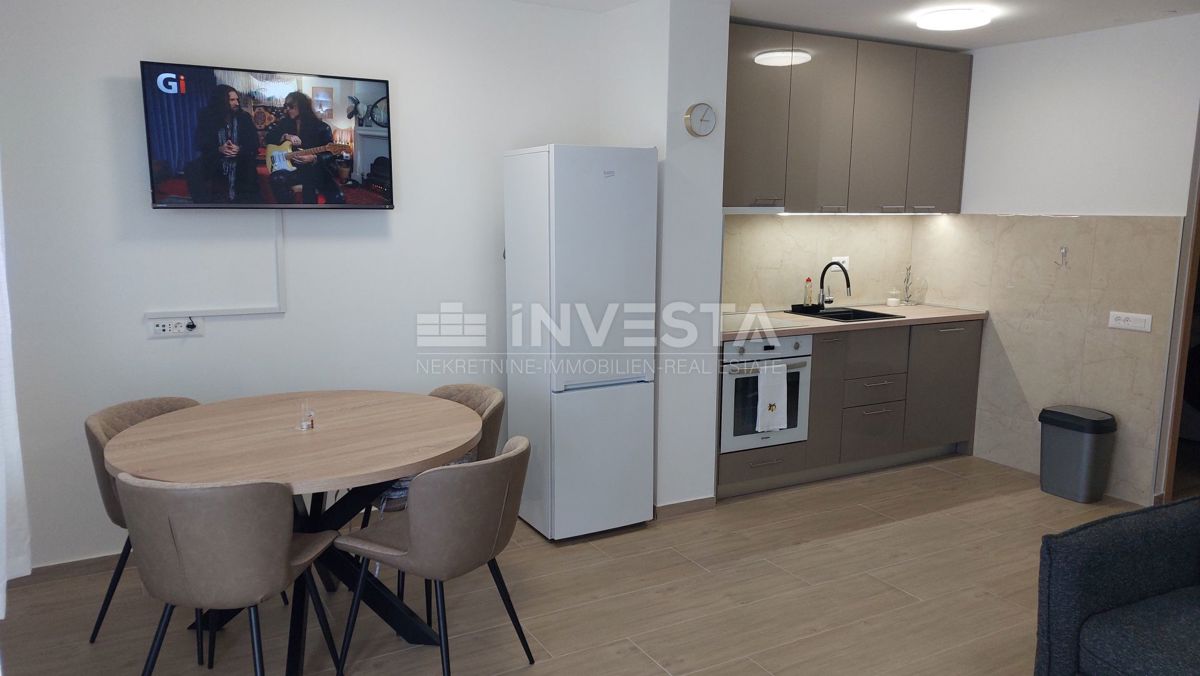 Popolnoma prenovljeno stanovanje v Červar Poratu