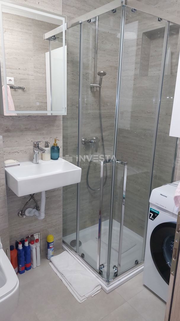 Popolnoma prenovljeno stanovanje v Červar Poratu