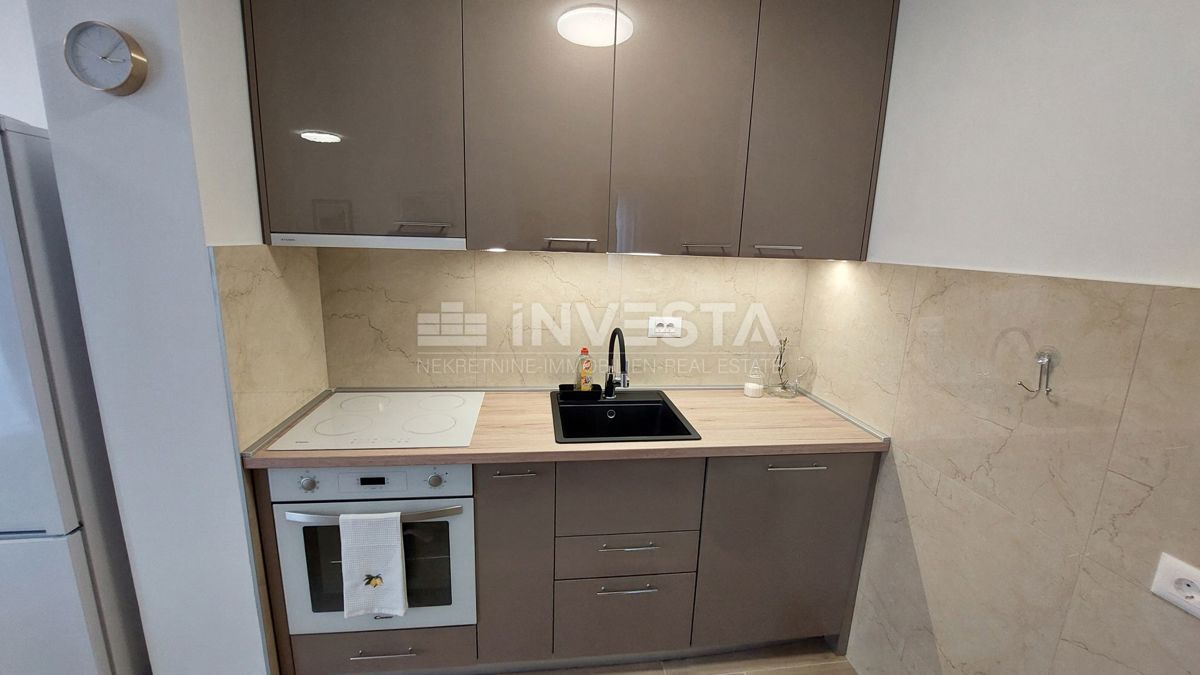 Popolnoma prenovljeno stanovanje v Červar Poratu