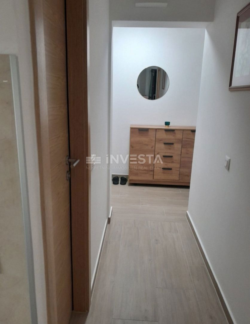 Popolnoma prenovljeno stanovanje v Červar Poratu