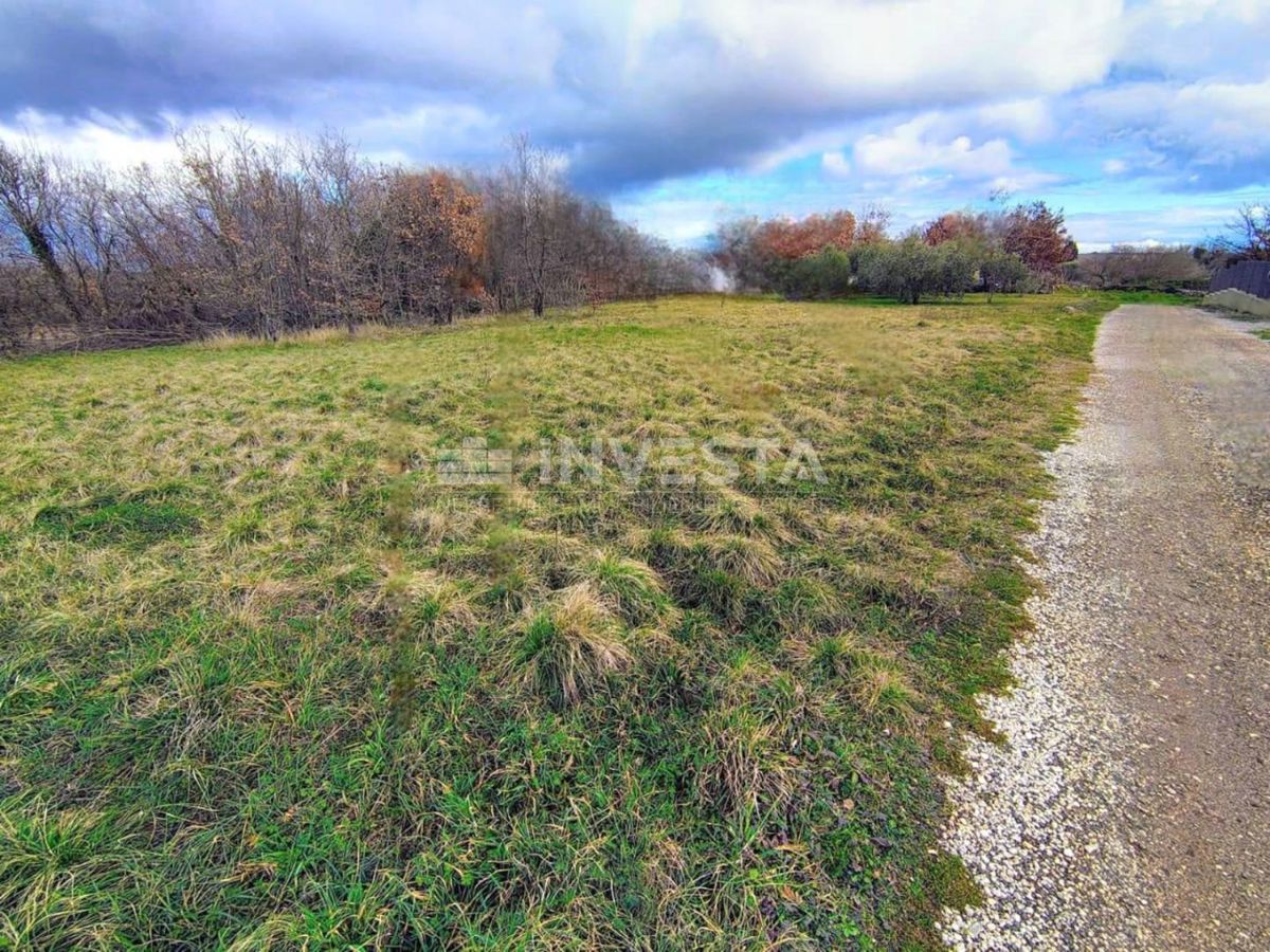 Zemljišče Marčana, 1.010m2