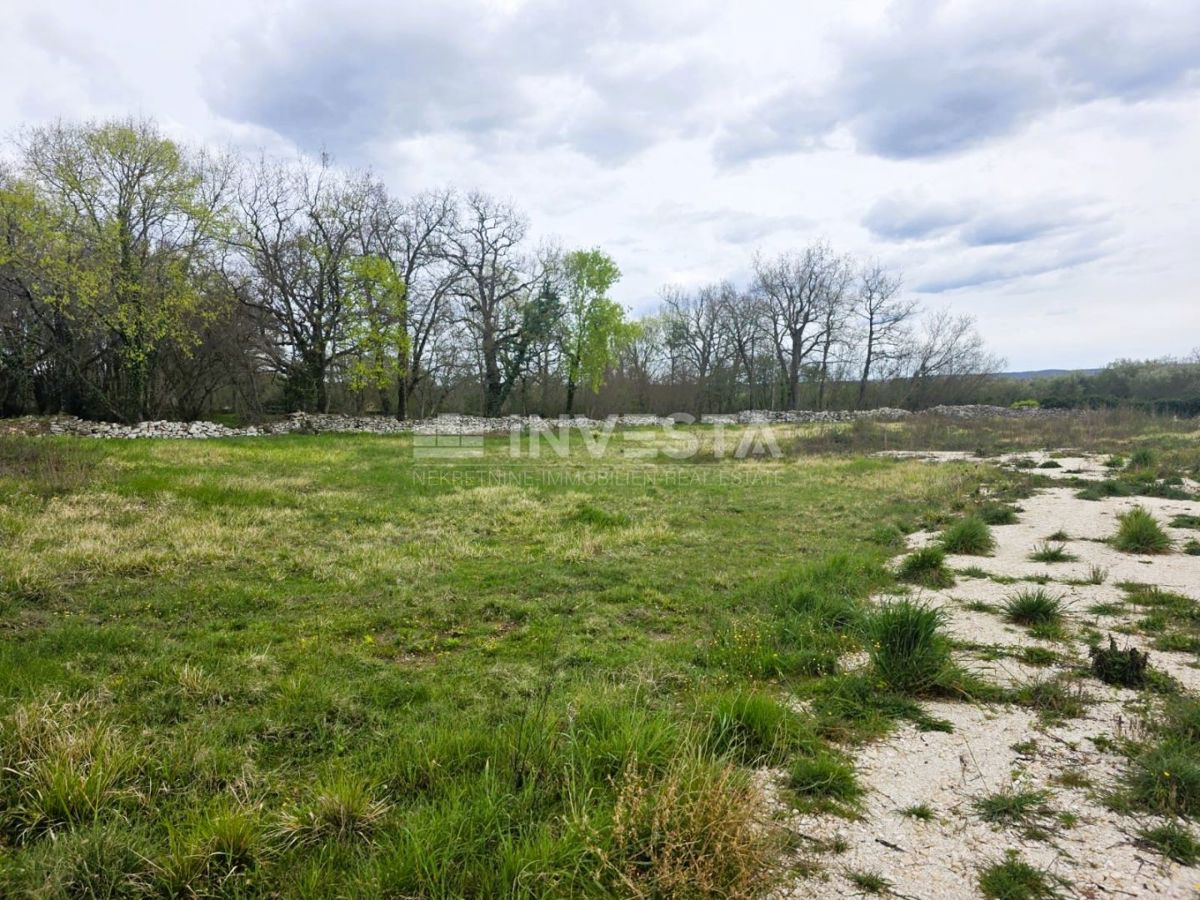 Zemljišče Kanfanar, 661m2