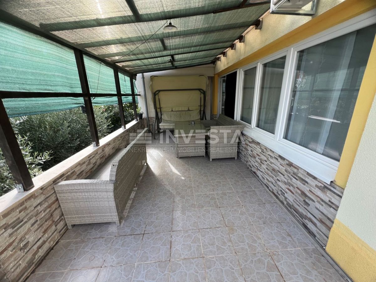 Pula, Gregovica stan 95m², pritličje, pokrita terasa