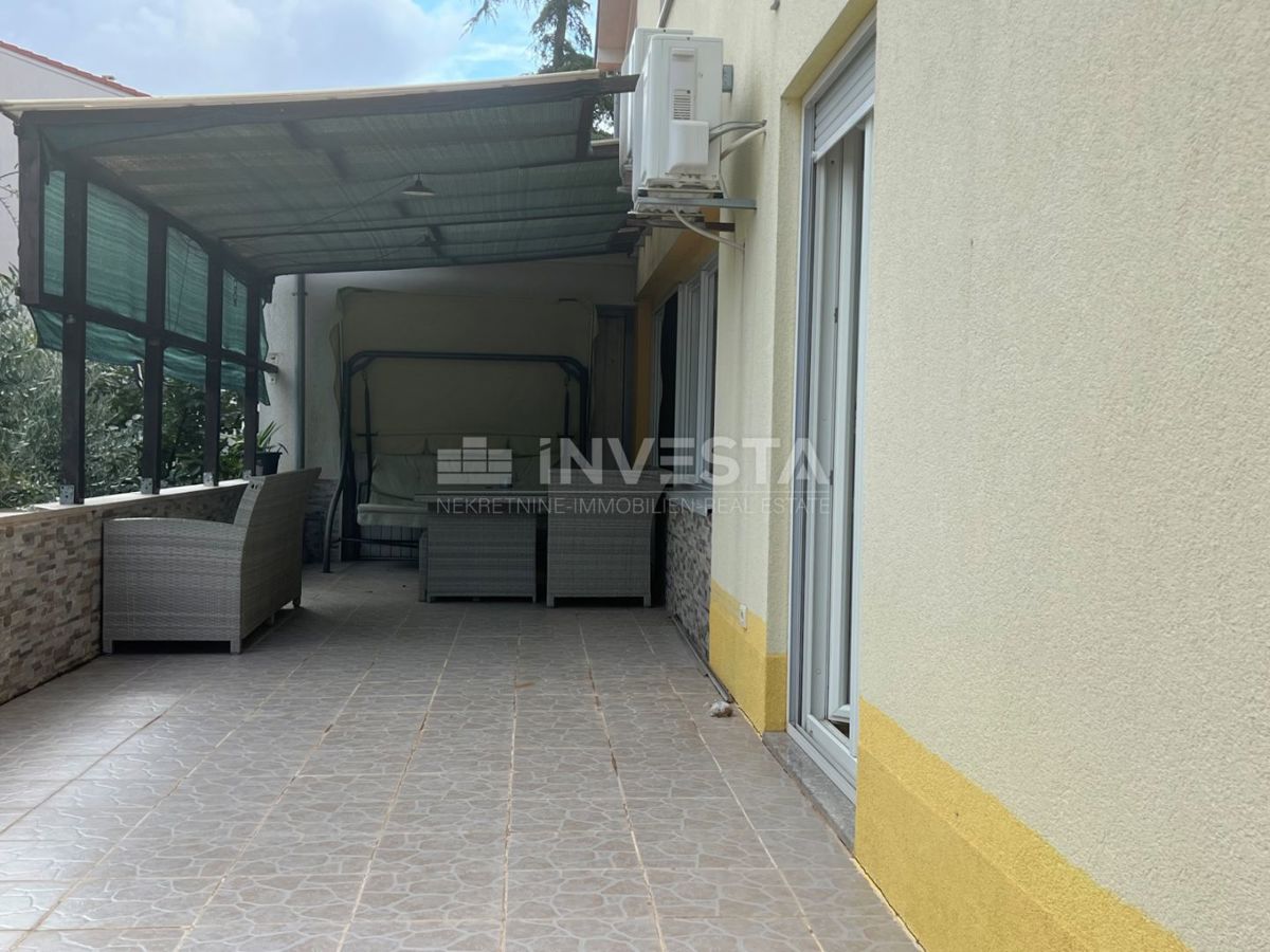 Pula, Gregovica stan 95m², pritličje, pokrita terasa