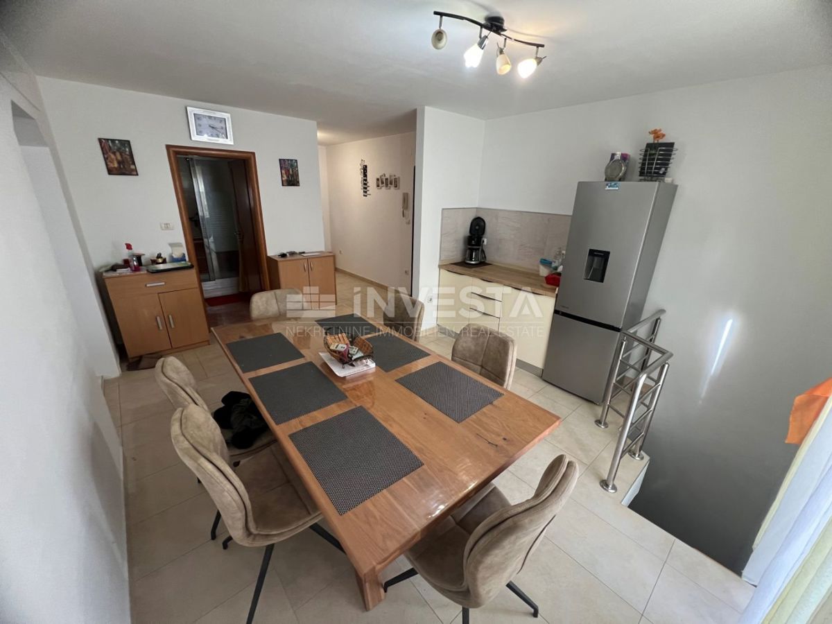 Pula, Gregovica stan 95m², pritličje, pokrita terasa