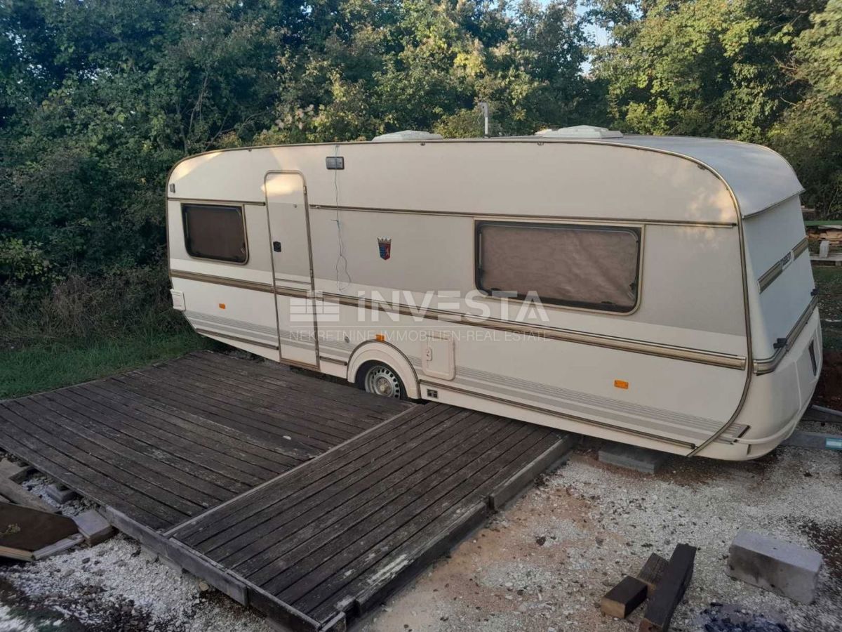 Svetvinčenat, ekološka posest 2.158 m² v srcu Istre