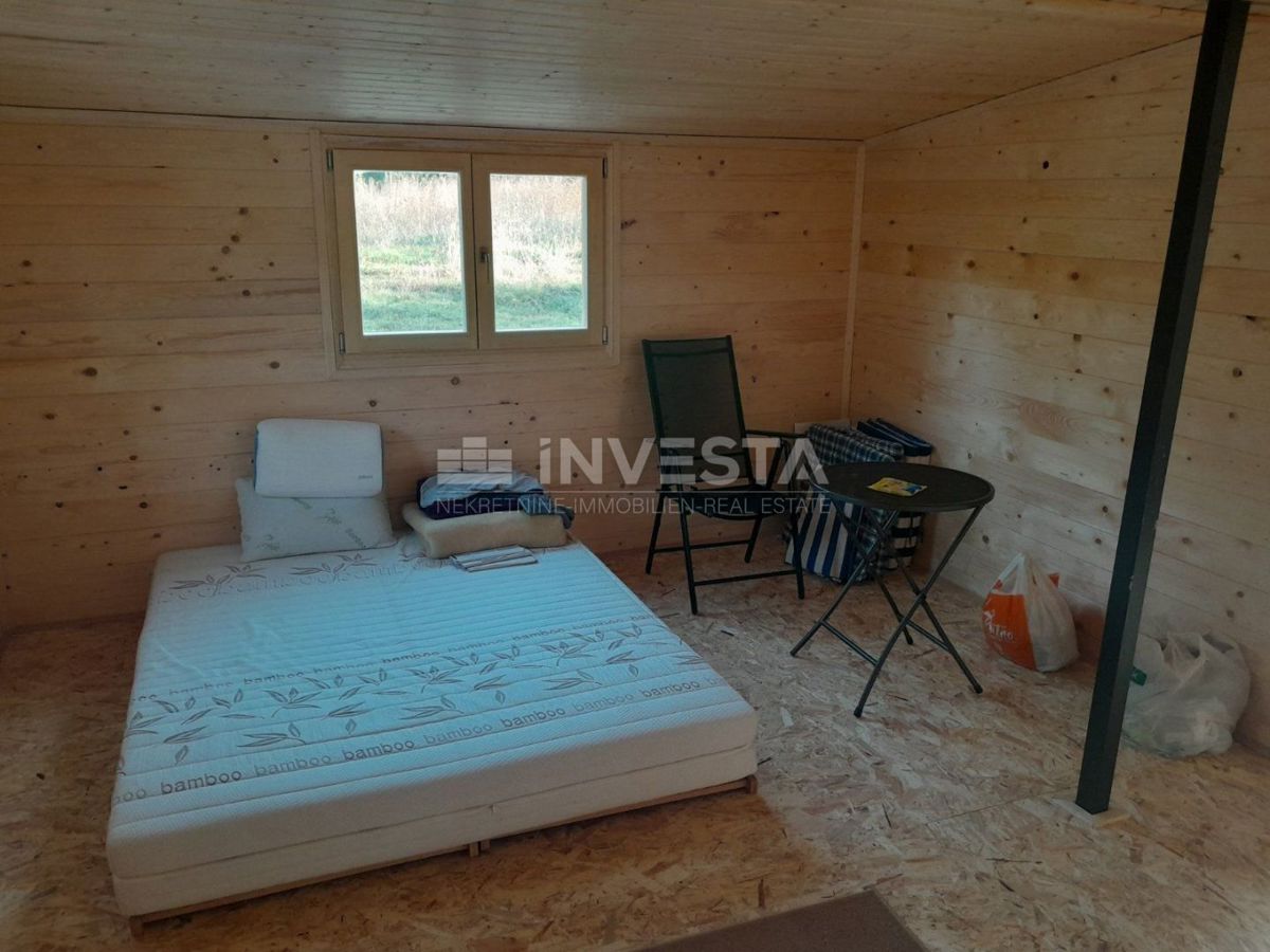 Svetvinčenat, ekološka posest 2.158 m² v srcu Istre