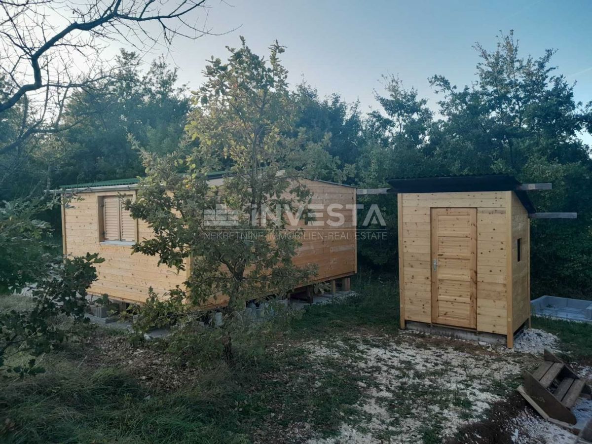 Svetvinčenat, ekološka posest 2.158 m² v srcu Istre