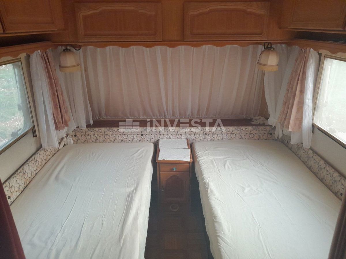 Svetvinčenat, ekološka posest 2.158 m² v srcu Istre