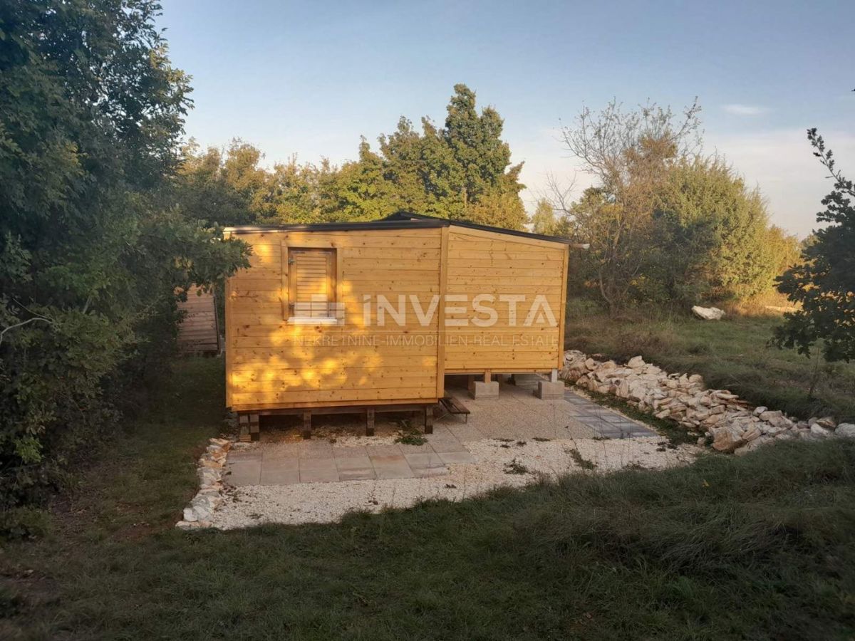Svetvinčenat, ekološka posest 2.158 m² v srcu Istre