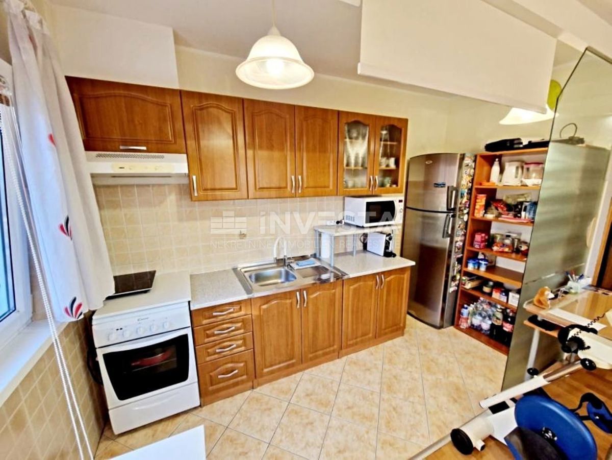 Hrvaška, Istra, Pula, Monte Magno, prostoren apartma 123m2 z 2 parkirnima mestoma