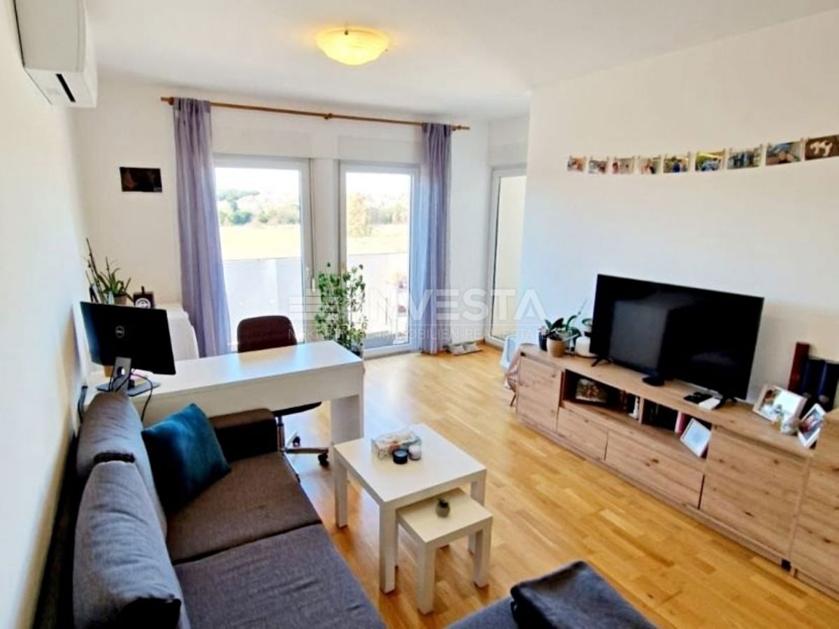 Hrvaška, Istra, Pula, Monte Magno, prostoren apartma 123m2 z 2 parkirnima mestoma