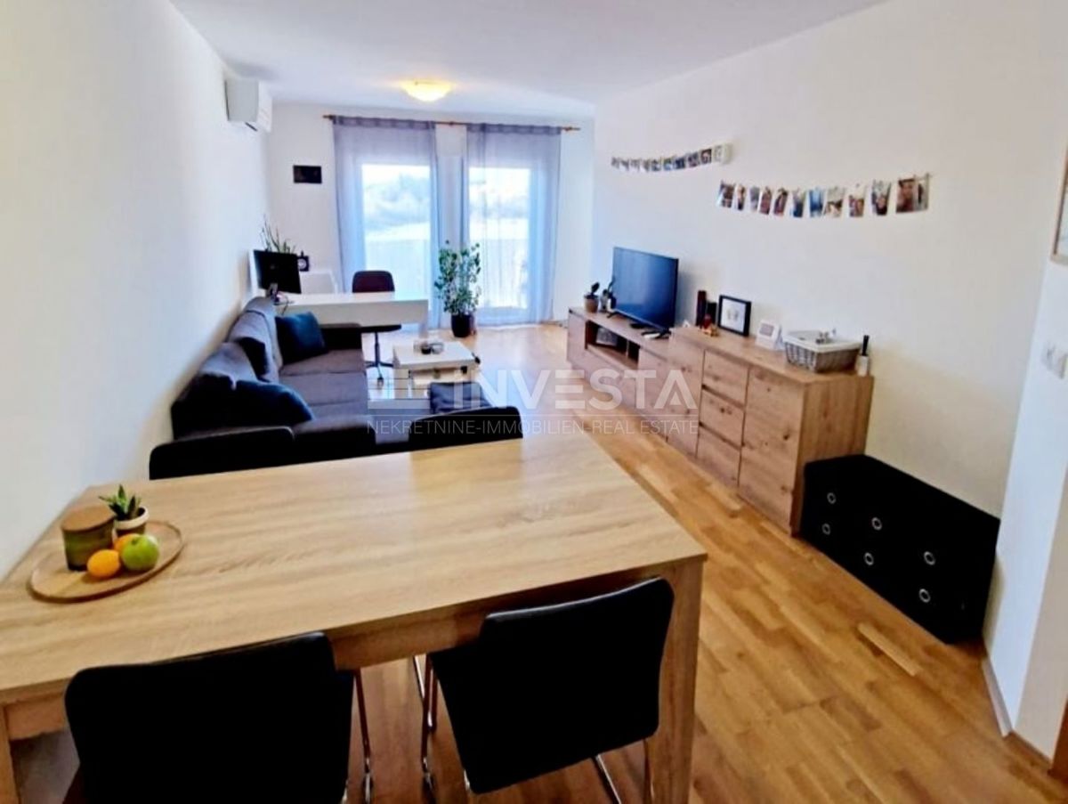 Hrvaška, Istra, Pula, Monte Magno, prostoren apartma 123m2 z 2 parkirnima mestoma