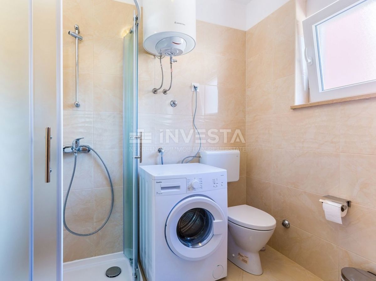Hrvaška, Istra, Medulin, Apartmajska hiša 630 m², le 100 m od morja, Izjemna lokacija!