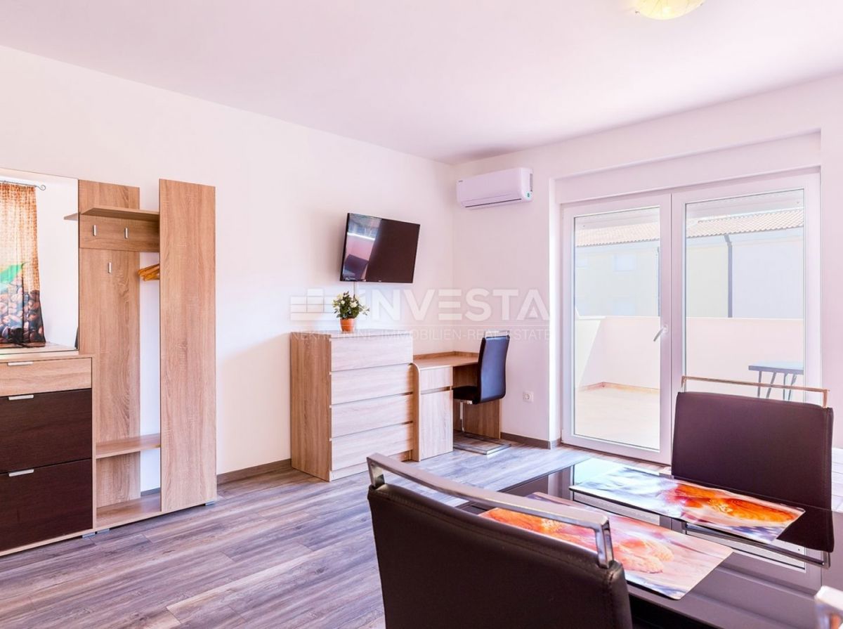 Hrvaška, Istra, Medulin, Apartmajska hiša 630 m², le 100 m od morja, Izjemna lokacija!