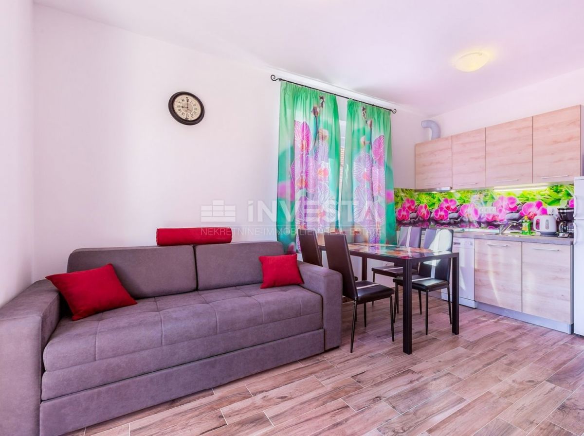 Hrvaška, Istra, Medulin, Apartmajska hiša 630 m², le 100 m od morja, Izjemna lokacija!