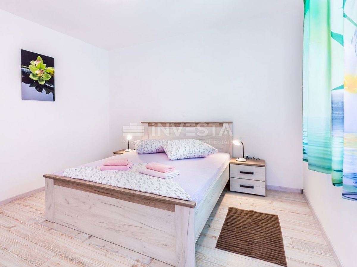 Hrvaška, Istra, Medulin, Apartmajska hiša 630 m², le 100 m od morja, Izjemna lokacija!