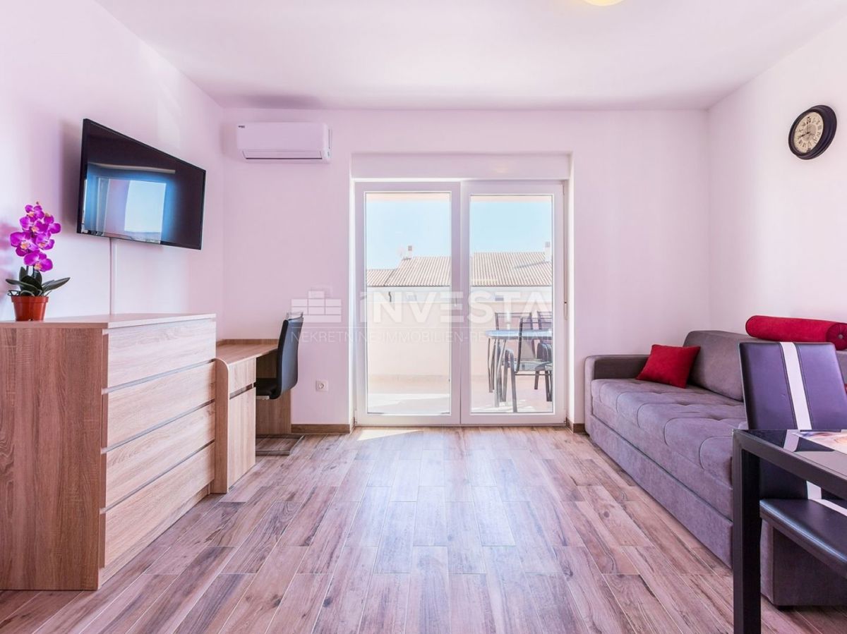 Hrvaška, Istra, Medulin, Apartmajska hiša 630 m², le 100 m od morja, Izjemna lokacija!