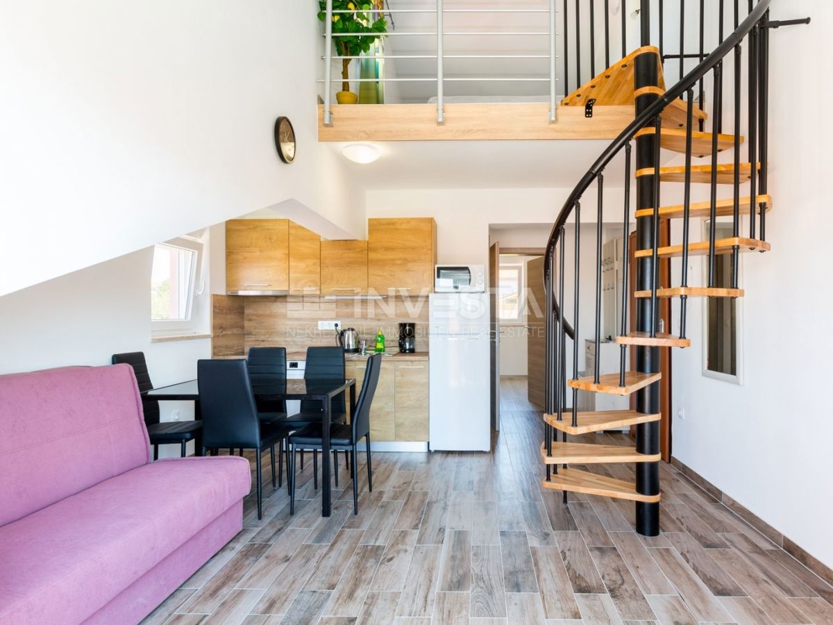 Hrvaška, Istra, Medulin, Apartmajska hiša 630 m², le 100 m od morja, Izjemna lokacija!