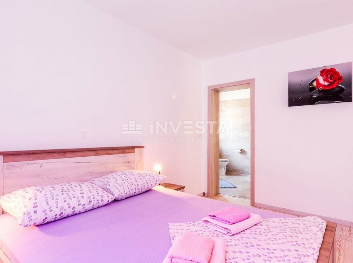 Hrvaška, Istra, Medulin, Apartmajska hiša 630 m², le 100 m od morja, Izjemna lokacija!