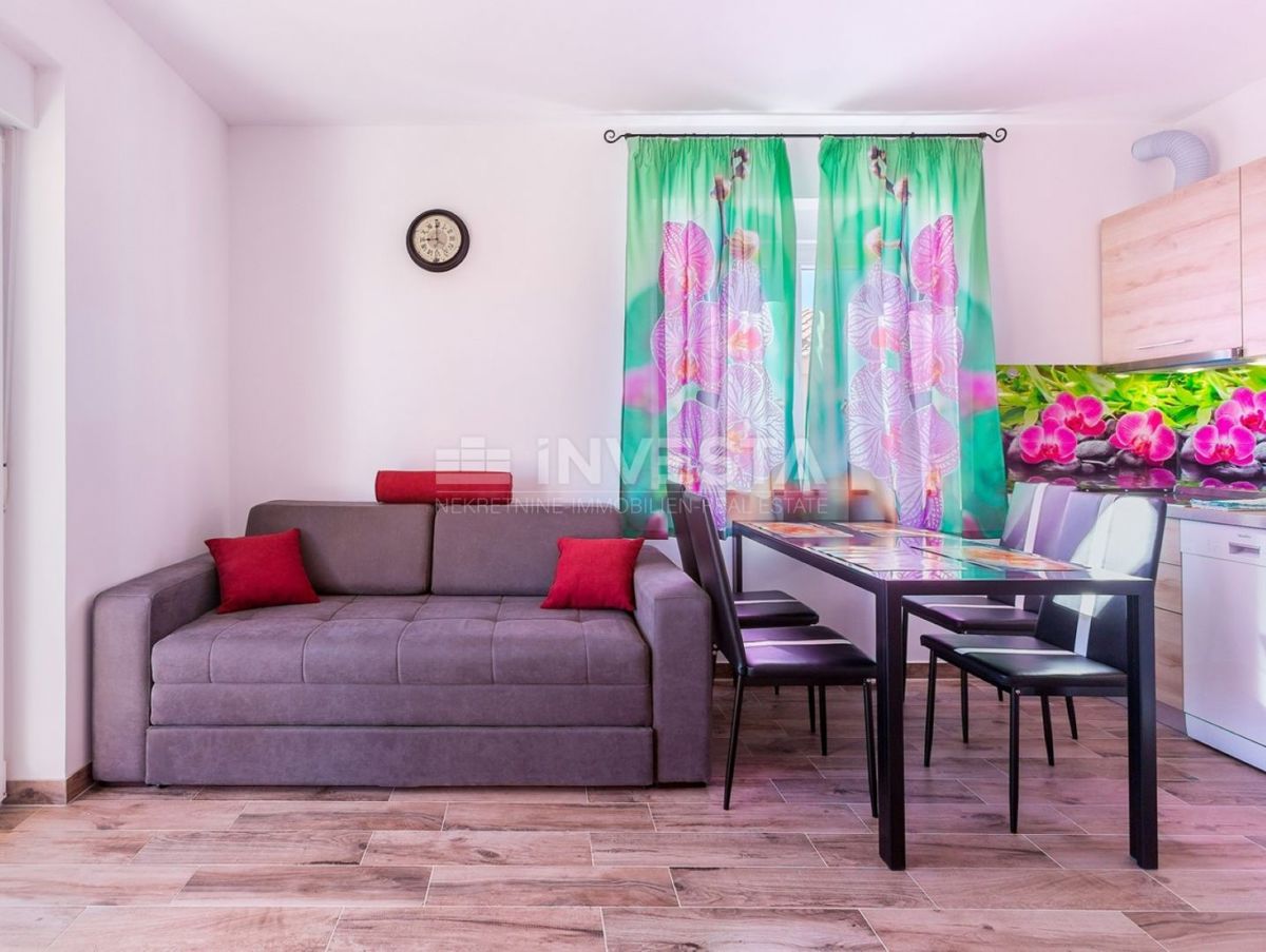 Hrvaška, Istra, Medulin, Apartmajska hiša 630 m², le 100 m od morja, Izjemna lokacija!