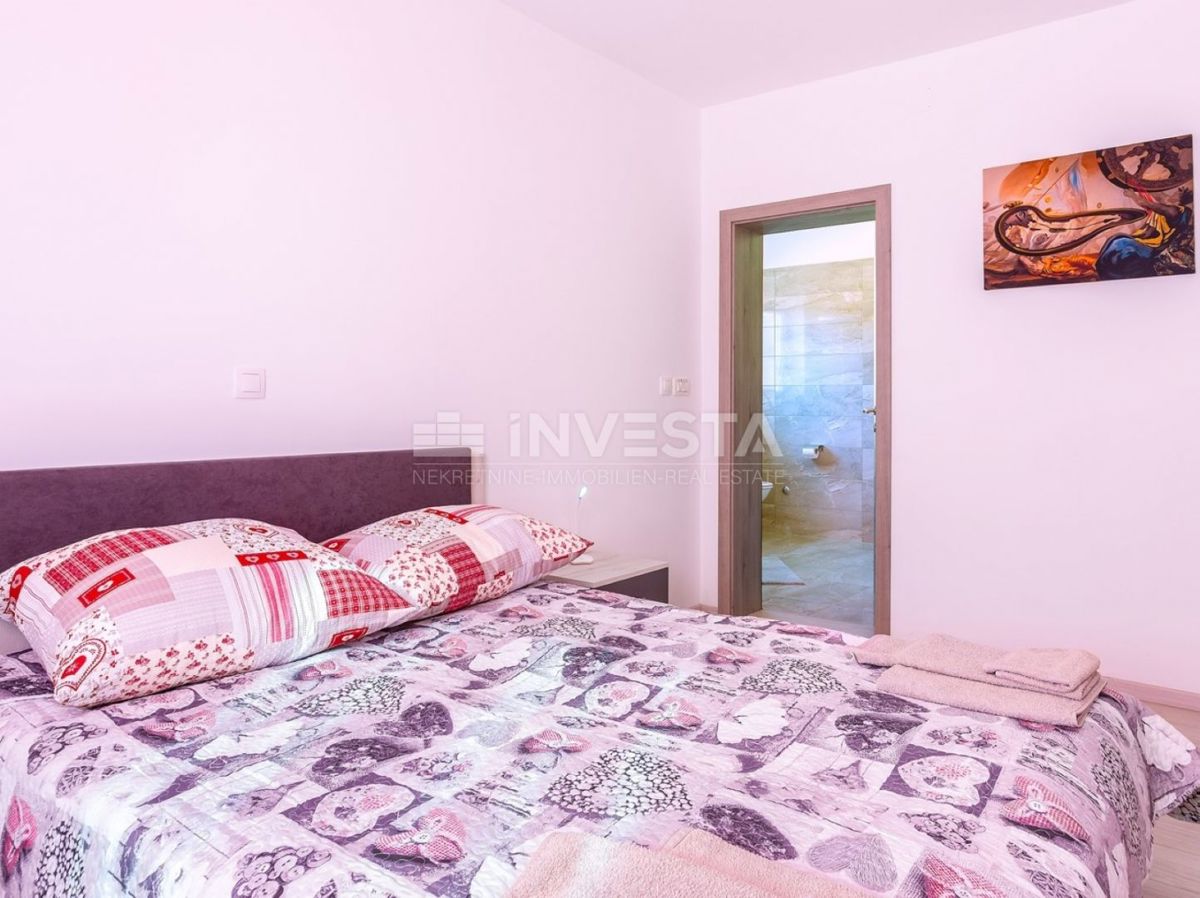 Hrvaška, Istra, Medulin, Apartmajska hiša 630 m², le 100 m od morja, Izjemna lokacija!