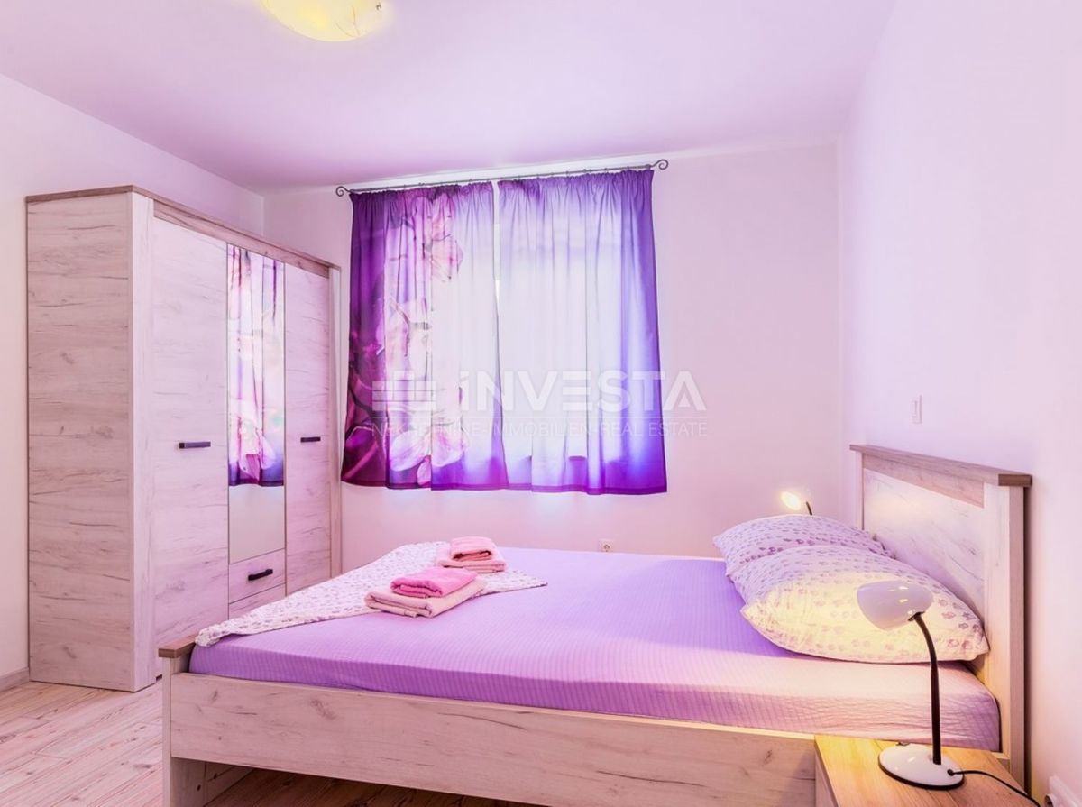 Hrvaška, Istra, Medulin, Apartmajska hiša 630 m², le 100 m od morja, Izjemna lokacija!