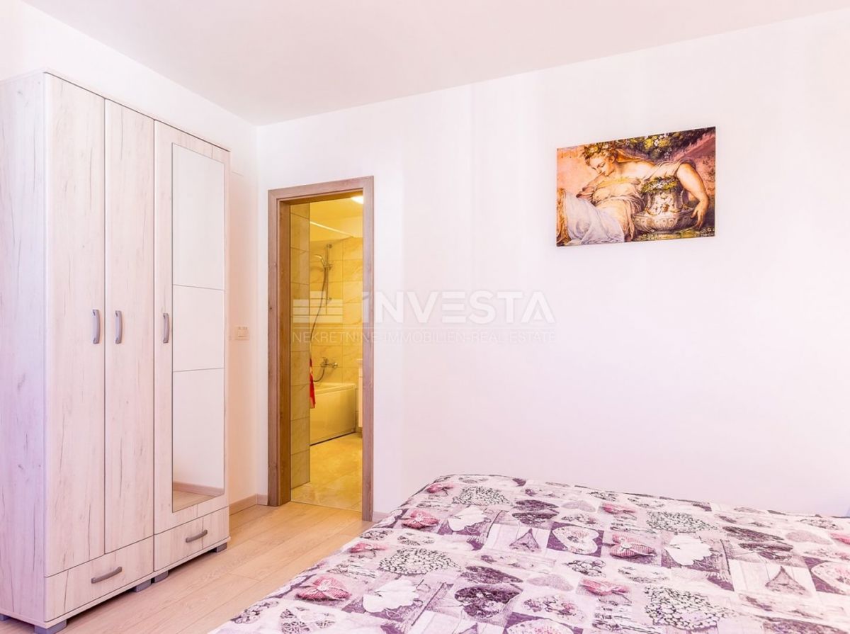 Hrvaška, Istra, Medulin, Apartmajska hiša 630 m², le 100 m od morja, Izjemna lokacija!