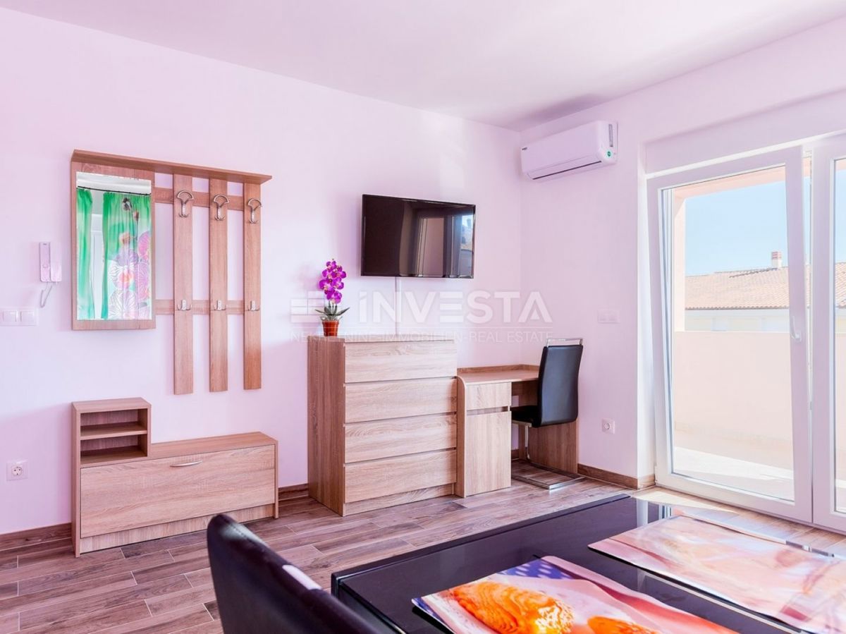 Hrvaška, Istra, Medulin, Apartmajska hiša 630 m², le 100 m od morja, Izjemna lokacija!