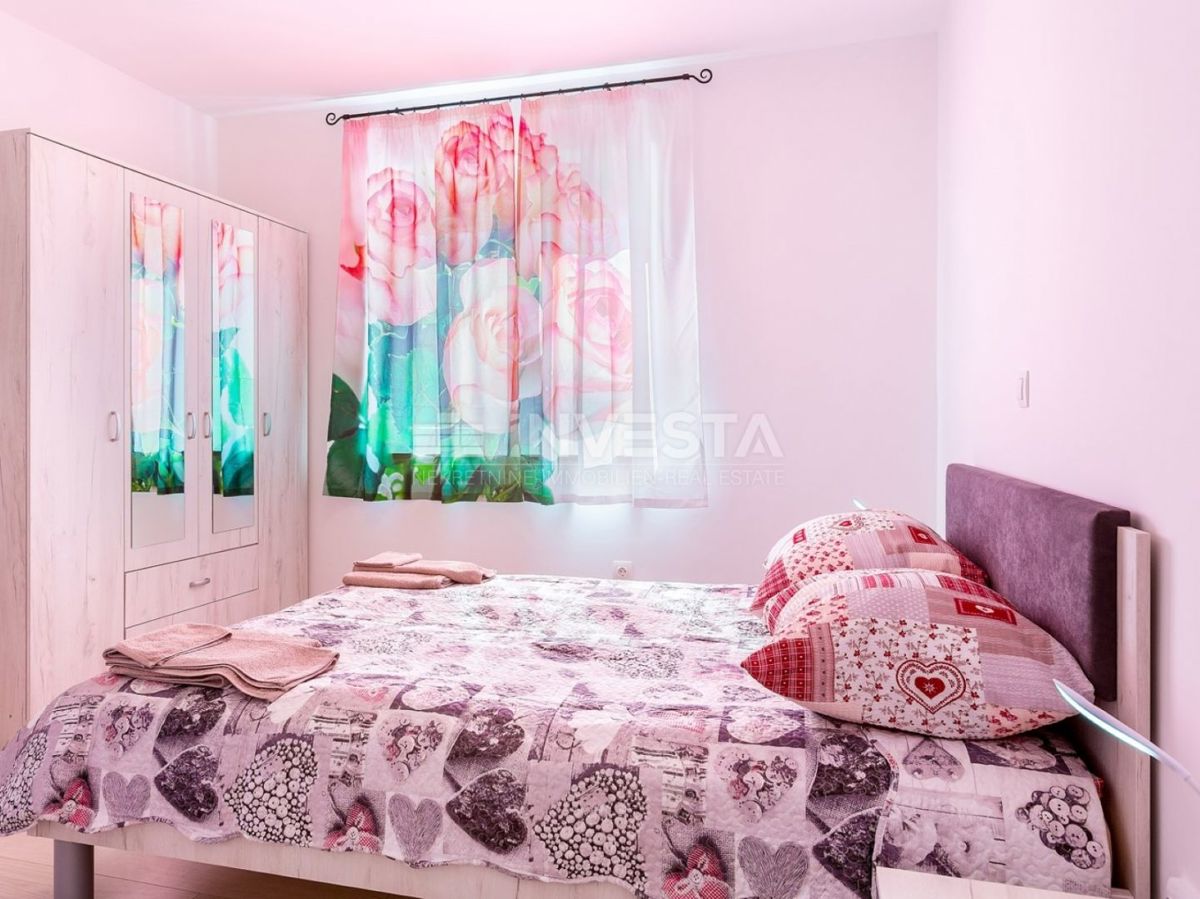 Hrvaška, Istra, Medulin, Apartmajska hiša 630 m², le 100 m od morja, Izjemna lokacija!