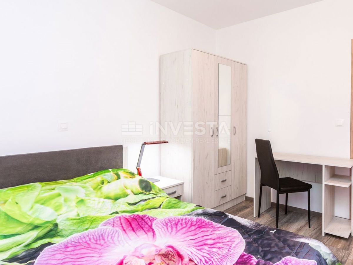 Hrvaška, Istra, Medulin, Apartmajska hiša 630 m², le 100 m od morja, Izjemna lokacija!